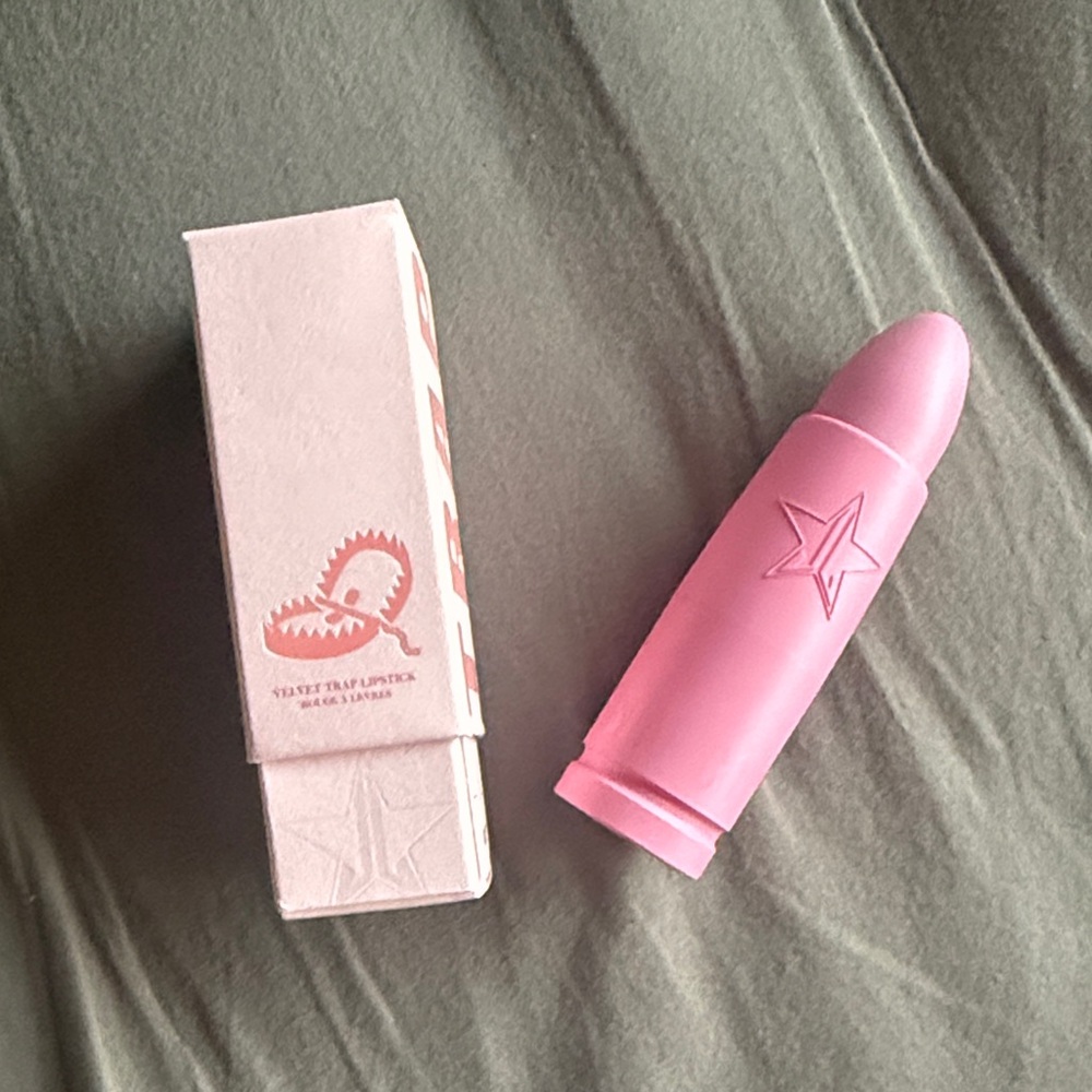 NEW Jeffree Star Cosmetics Velvet Trap Lipstick RED AFFAIR